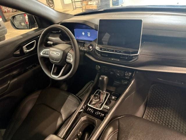 Certified 2025 Jeep Compass Trailhawk w/ Trailhawk Elite Group AWD/4WD image 17