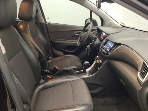 Used 2021 Chevrolet Trax LT FWD image 21