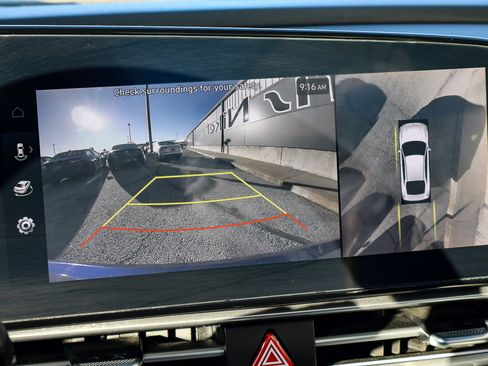 Used 2024 Hyundai Elantra Limited image 12