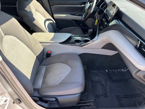 Used 2022 Toyota Camry LE image 13