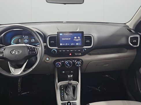 Certified 2025 Hyundai Venue SEL FWD image 20