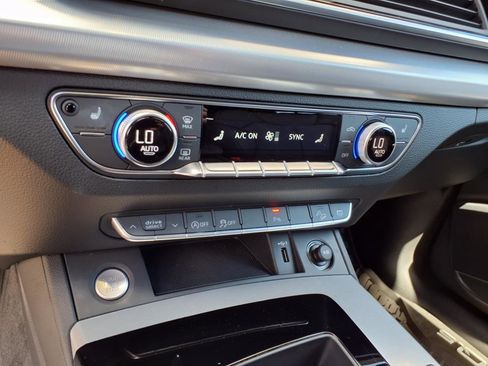 Certified 2025 Audi Q5 2.0T Premium w/ Convenience Plus Package image 19