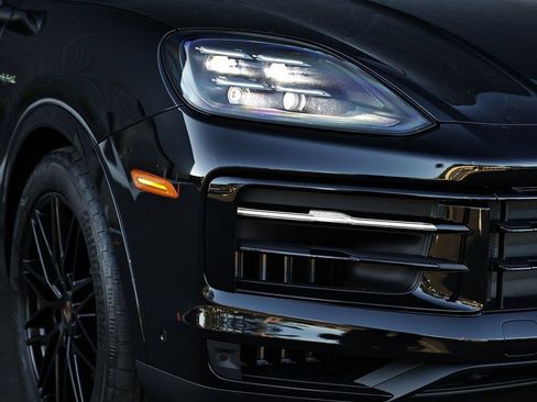 New 2026 Porsche Cayenne S image 18