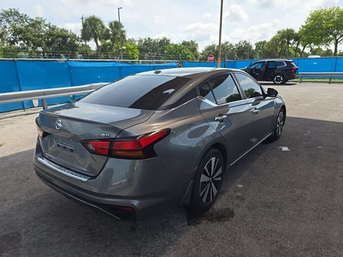 Used 2022 Nissan Altima 2.5 SV FWD image 6