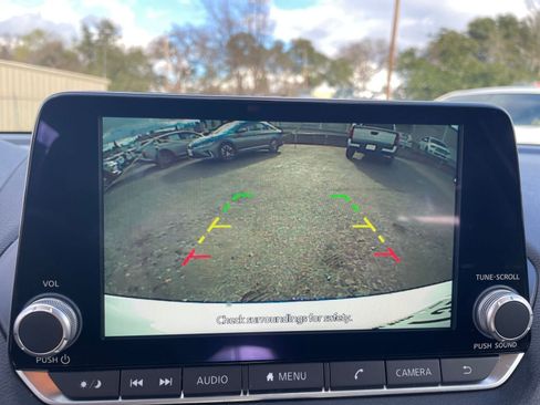 Used 2025 Nissan Sentra SV image 17