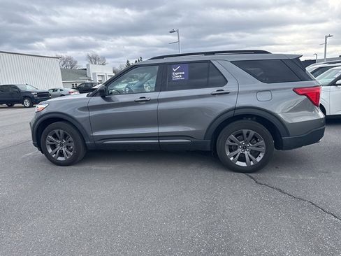 Certified 2022 Ford Explorer XLT w/ Equipment Group 202A image 10