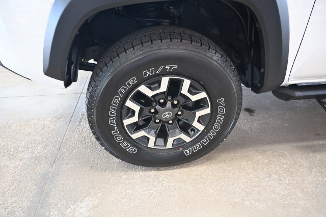 Used 2023 Toyota Tacoma TRD Off-Road AWD/4WD image 31