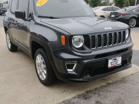 Used 2023 Jeep Renegade Latitude AWD/4WD image 5