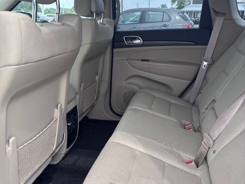 Used 2018 Jeep Grand Cherokee Laredo AWD/4WD image 7