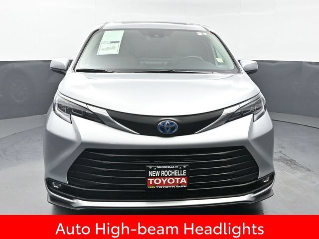 Used 2025 Toyota Sienna XLE FWD image 10