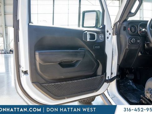 Used 2024 Jeep Wrangler Unlimited Rubicon image 17