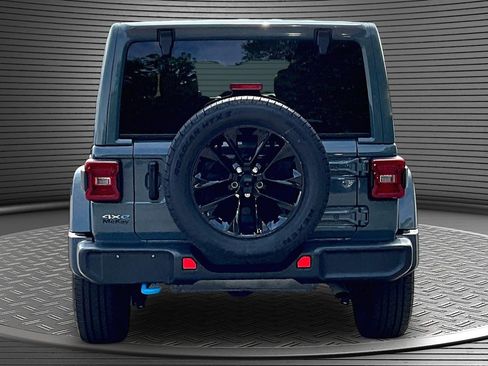 Used 2024 Jeep Wrangler Unlimited Sahara w/ Technology Group AWD/4WD image 5