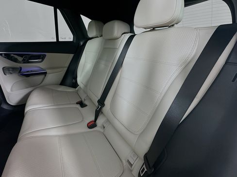 Used 2025 Mercedes-Benz GLC 300 4MATIC image 33
