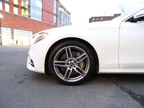 Used 2019 Mercedes-Benz E 300 4MATIC w/ Premium 1 Package image 5