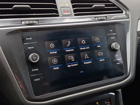 Used 2024 Volkswagen Tiguan SE image 17