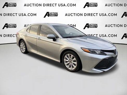 Used 2020 Toyota Camry LE image 22