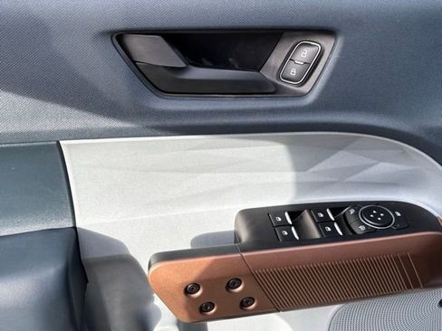 Used 2024 Ford Maverick Lariat image 11