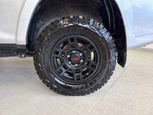 Used 2019 Toyota 4Runner SR5 AWD/4WD image 30