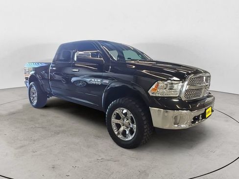 Used 2018 RAM 1500 Laramie w/ Convenience Group AWD/4WD image 3
