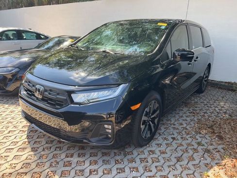 Certified 2025 Honda Odyssey EX-L image 3