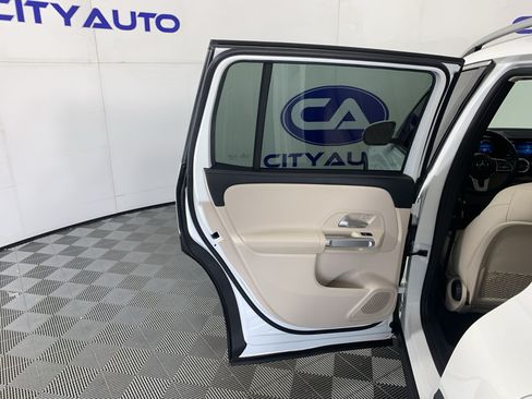 Used 2022 Mercedes-Benz GLB 250 4MATIC w/ Premium Package Lite image 31