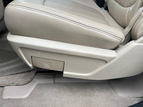 Used 2011 GMC Acadia SLT image 29