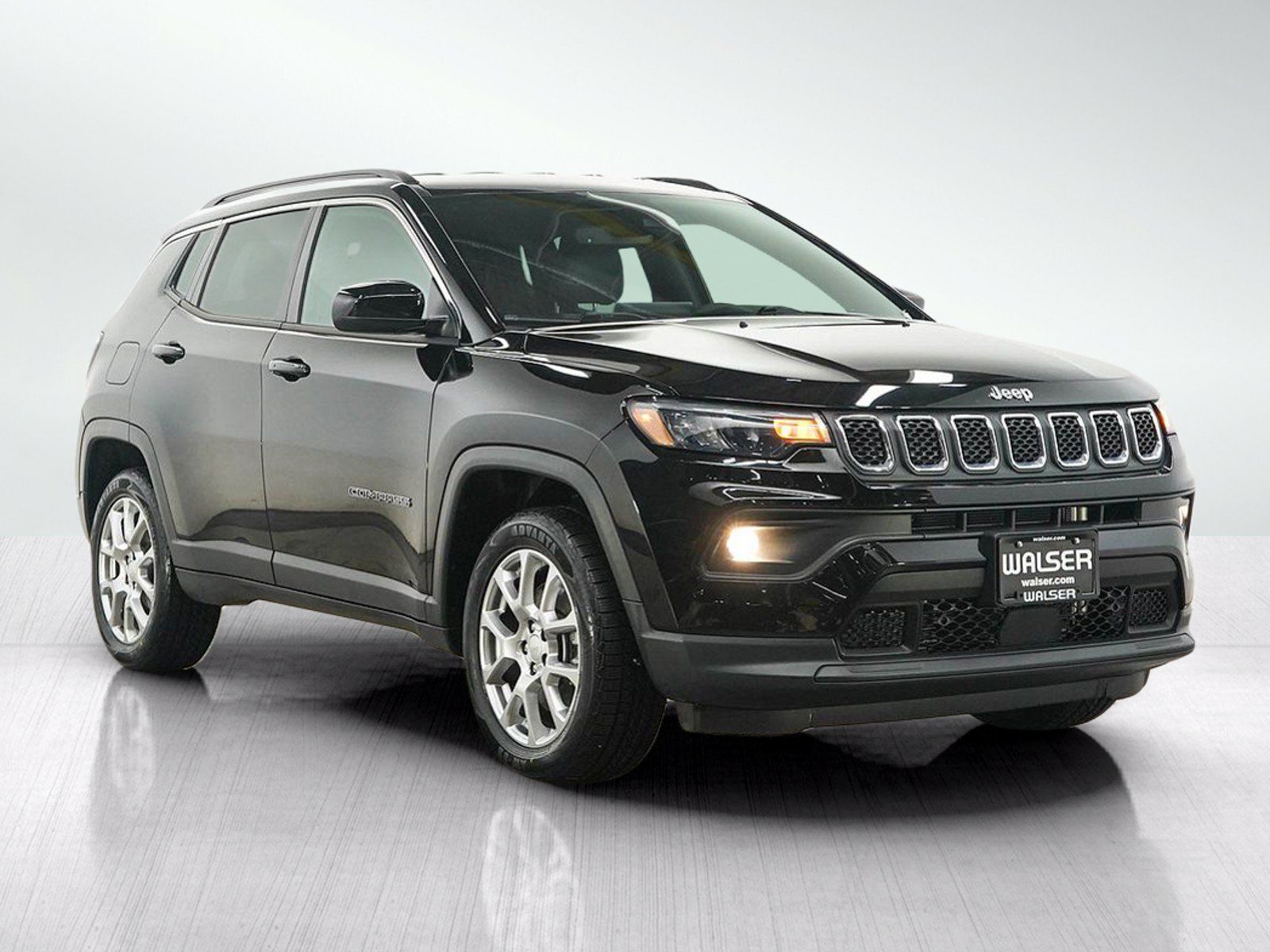Used 2023 Jeep Compass Latitude AWD/4WD image 7