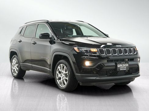 Used 2023 Jeep Compass Latitude AWD/4WD image 7