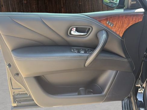 Used 2017 INFINITI QX80 4WD image 18