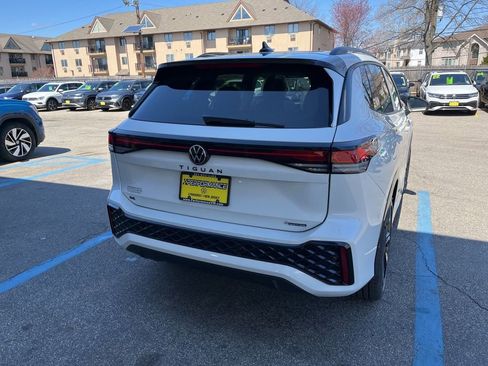 New 2026 Volkswagen Tiguan SE R-Line image 16