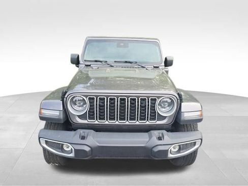 Used 2025 Jeep Wrangler Unlimited Sahara w/ Safety Group AWD/4WD image 3