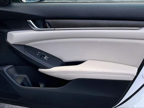 Used 2018 Honda Accord EX image 23
