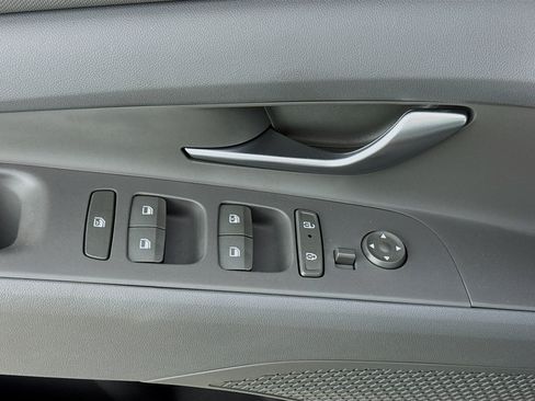 Used 2025 Hyundai Elantra Sport FWD image 18