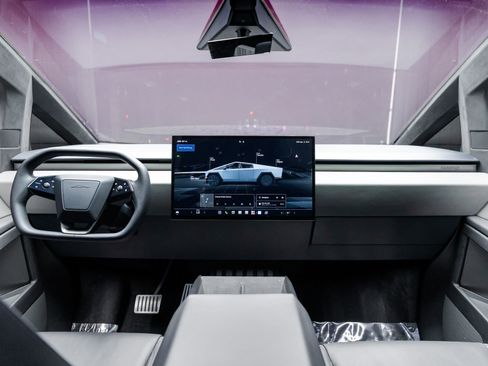 Used 2024 Tesla Cybertruck AWD Crew Cab image 5
