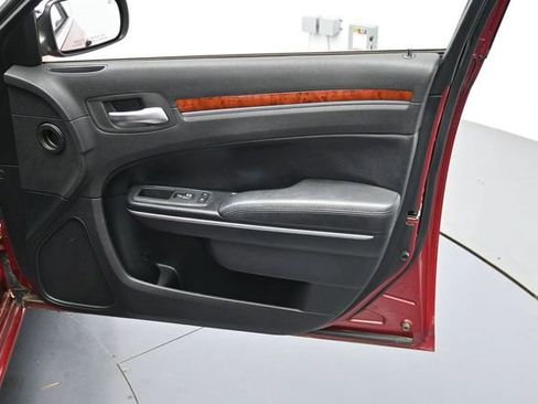 Used 2013 Chrysler 300 RWD image 27