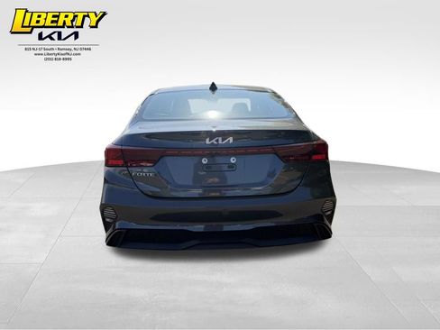 Used 2023 Kia Forte LXS w/ LXS Technology Package FWD image 6