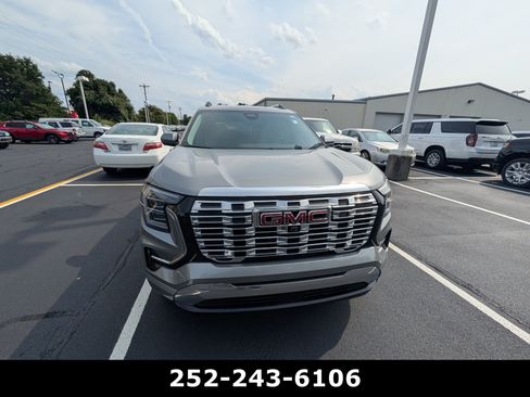 Used 2026 GMC Terrain Denali AWD/4WD image 2
