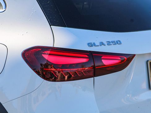 Certified 2025 Mercedes-Benz GLA 250 image 11