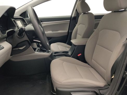 Used 2019 Hyundai Elantra SE w/ Winter Weather Package FWD image 17