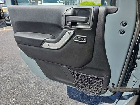 Used 2015 Jeep Wrangler Unlimited Sahara w/ Connectivity Group image 30