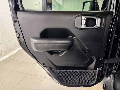 Used 2018 Jeep Wrangler Unlimited Sport S AWD/4WD image 16