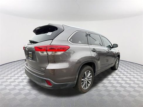 Used 2018 Toyota Highlander XLE image 5