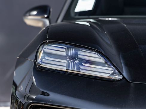 Used 2025 Porsche Macan Electric image 15