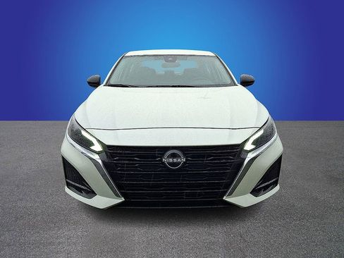 Used 2024 Nissan Altima 2.5 SV image 2