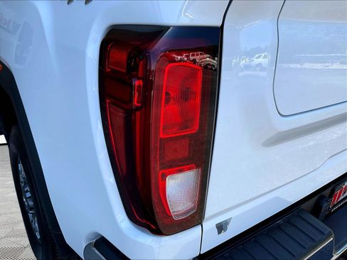 Used 2022 GMC Sierra 2500 SLE w/ SLE Value Package; AWD/4WD image 23