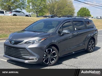 Used 2025 Toyota Sienna Platinum