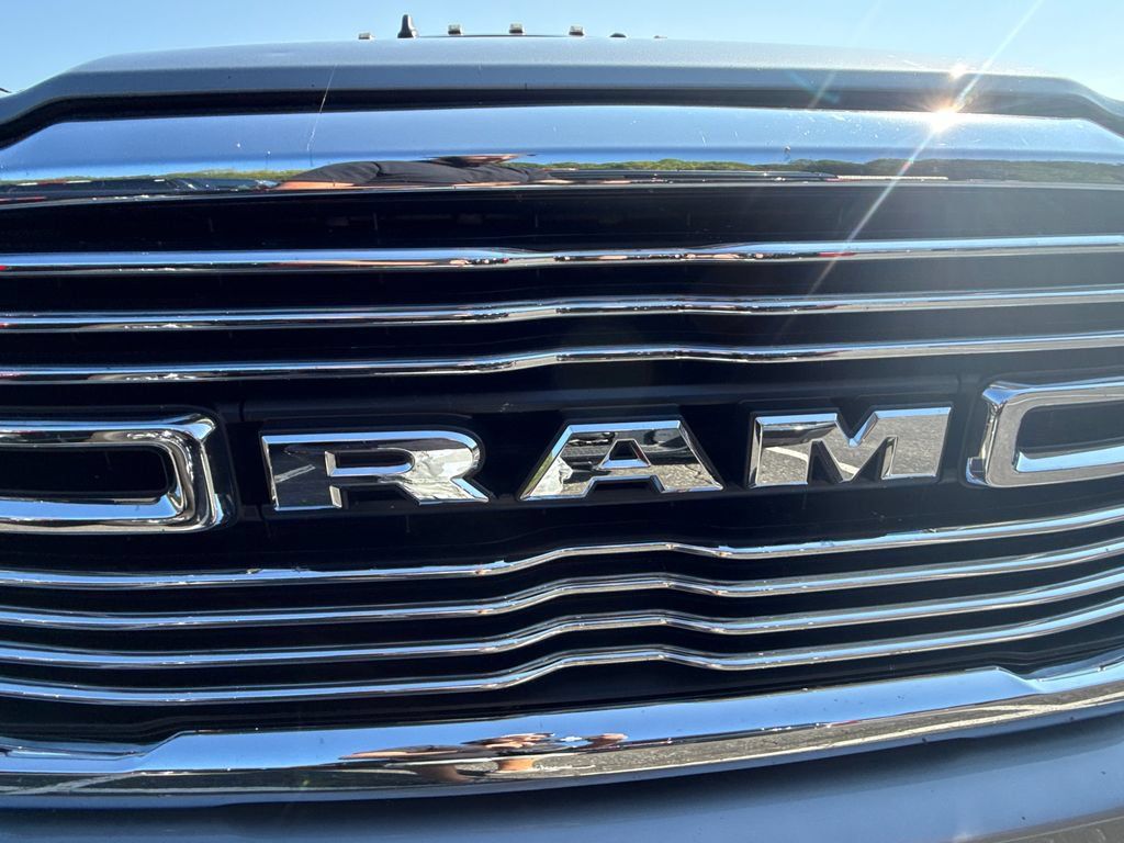 Used 2023 RAM 2500 Laramie AWD/4WD image 3