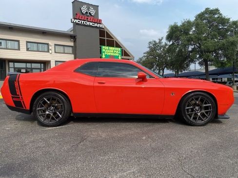 Used 2018 Dodge Challenger R/T Scat Pack RWD image 7