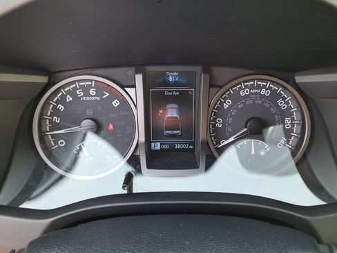 Used 2023 Toyota Tacoma TRD Off-Road AWD/4WD image 14