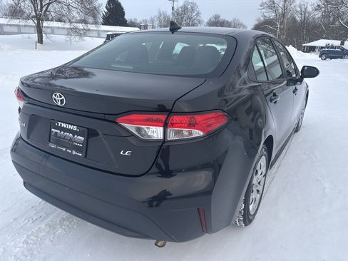 Used 2021 Toyota Corolla LE image 3